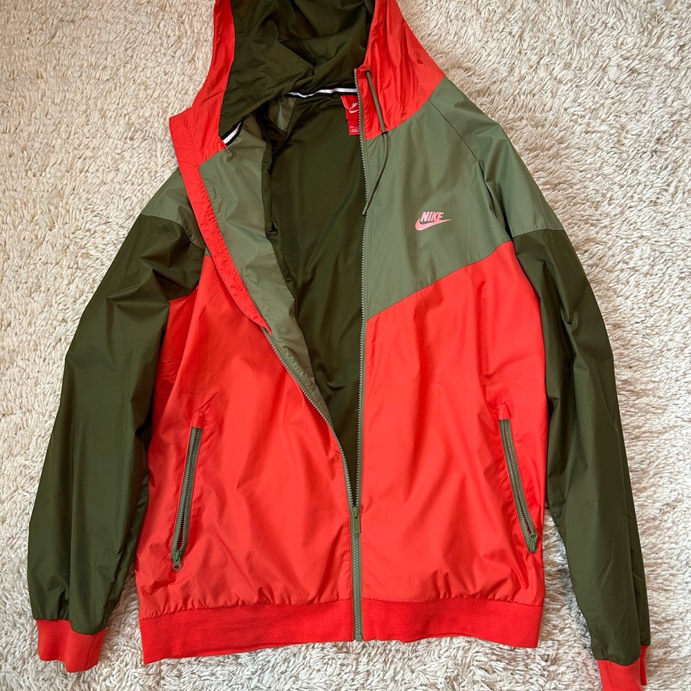 Nike Sportswear Windrunner
Men's Hooded Jacket